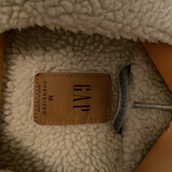 Gap women’s oversized Sherpa denim jacket - Picture 2 of 11